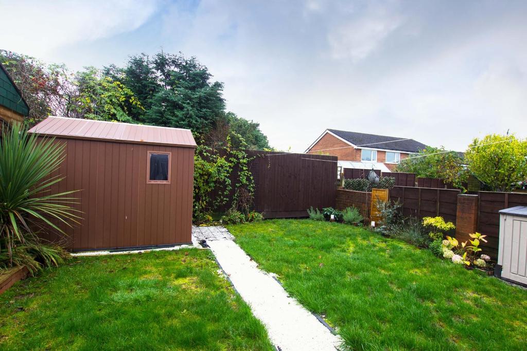 Marsh House Lane, Darwen, BB3 3SA 3 bed semidetached house £180,000