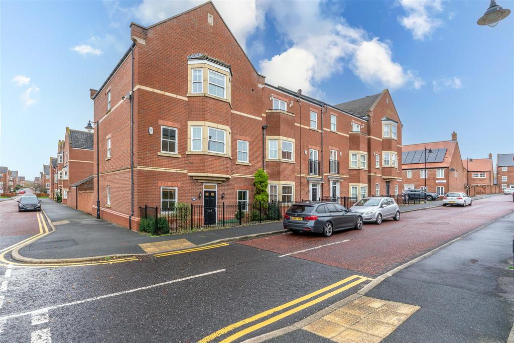 Featherstone Grove, Newcastle Upon Tyne 5 bed end of terrace house £