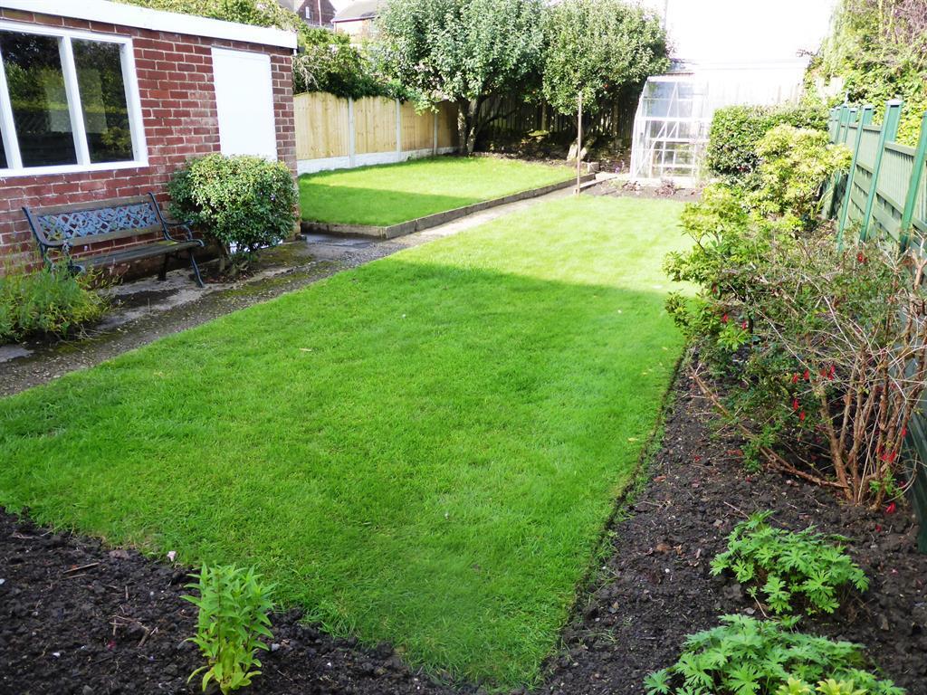 Barnes Hall Road, Burncross... 3 bed semidetached house £850 pcm (£196 pw)