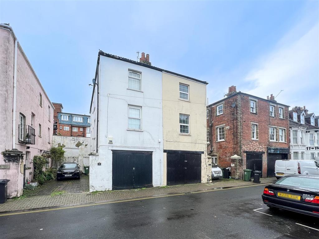 Auckland Road East, Southsea 3 bed semidetached house £350,000