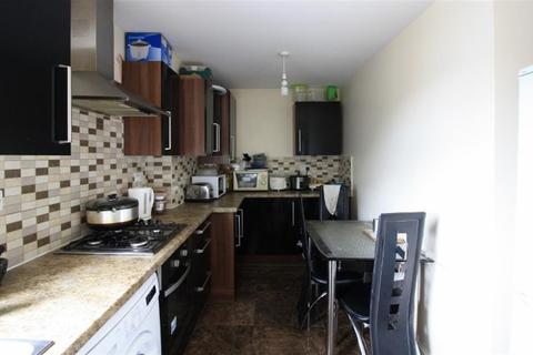 3 bedroom flat to rent - Station Road, Manor Park, London, E12 5BT