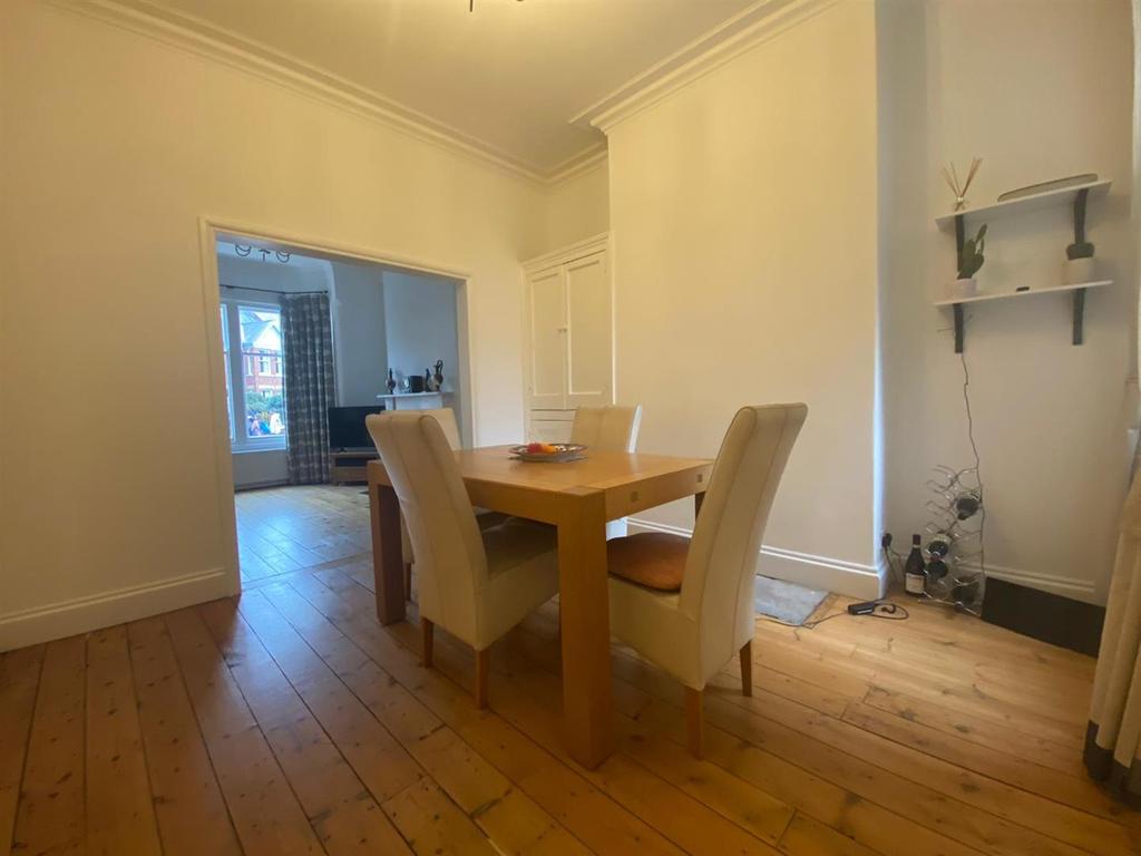 Scarcroft Hill, York 3 bed house £1,400 pcm (£323 pw)
