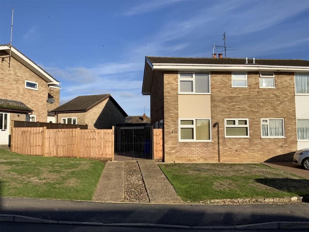 Willow Grove, Old Stratford, Milton... 3 bed semidetached house £325,000