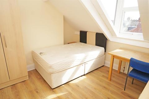 7 bedroom terraced house to rent - 16 Devonshire PlaceJesmondNewcastle Upon Tyne