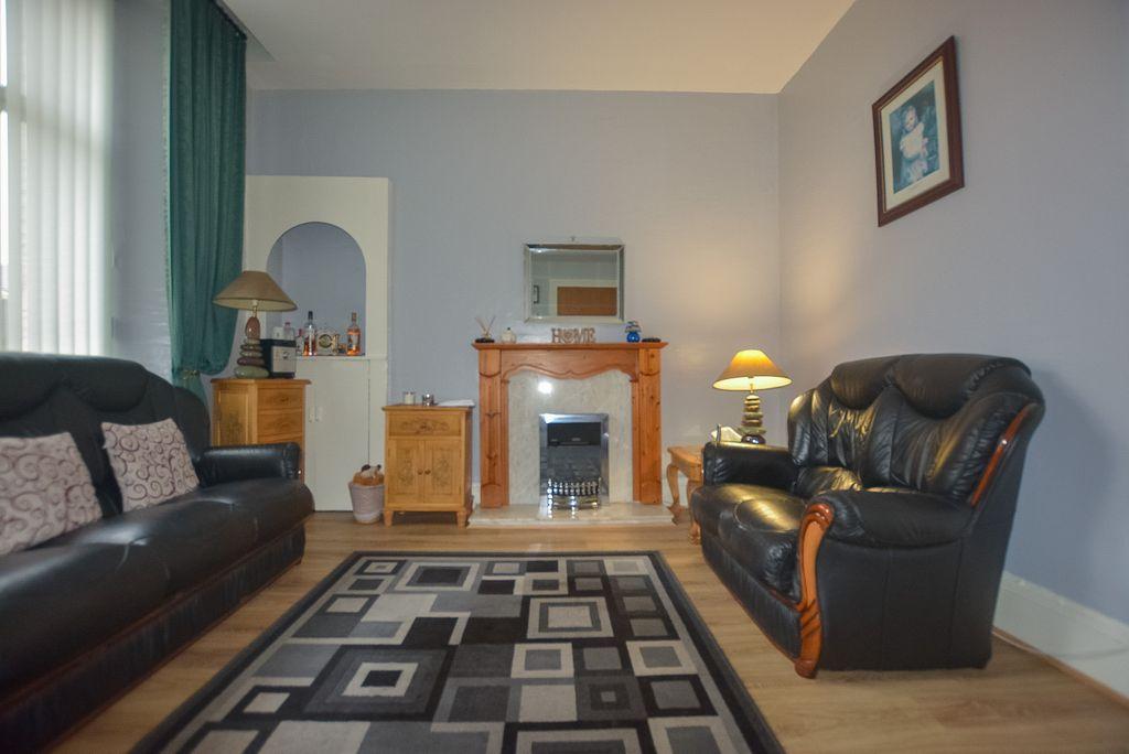 Kilmaurs Street, Glasgow G51 4UF 2 bed terraced house £125,000