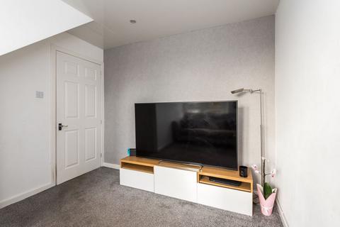 25 Imrie Place, Penicuik, EH26 8HY