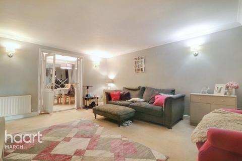 4 bedroom detached house for sale - Ireton Way, March