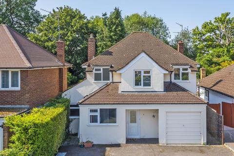 4 bedroom detached house to rent - Turnoak Avenue, Woking, Surrey, GU22