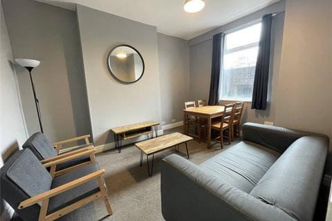 3 bedroom terraced house to rent, West Grove, Manchester, Greater Manchester, M13