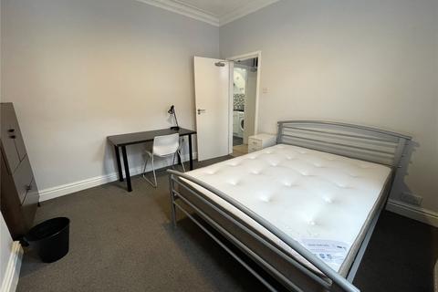 3 bedroom terraced house to rent, West Grove, Manchester, Greater Manchester, M13