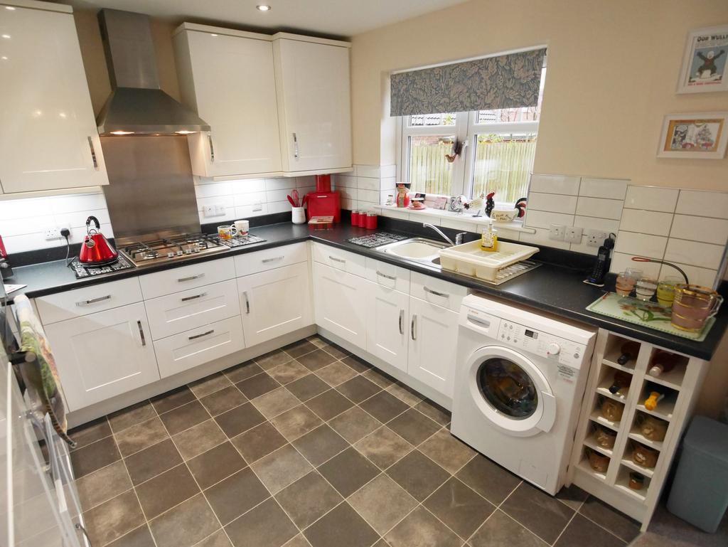 1 Hawthorn Close, Dumfries, DG1 3 TR - Braidwoods S