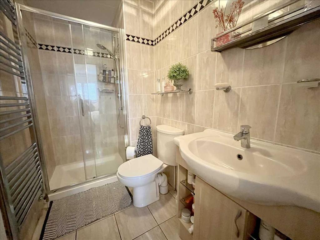 En suite shower