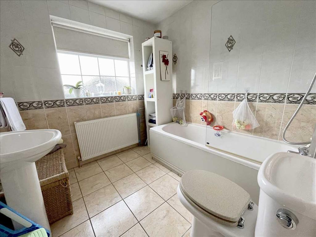 Family bathroom/wc