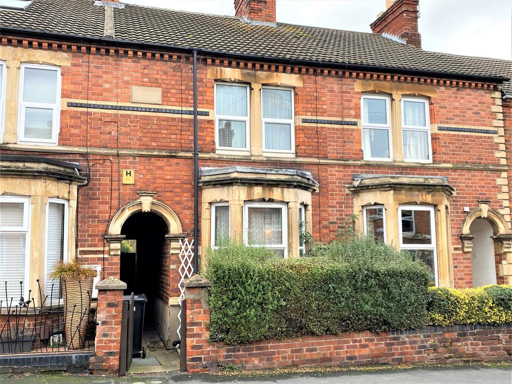 Cambridge Street, Grantham, NG31 2 bed terraced house £92,000