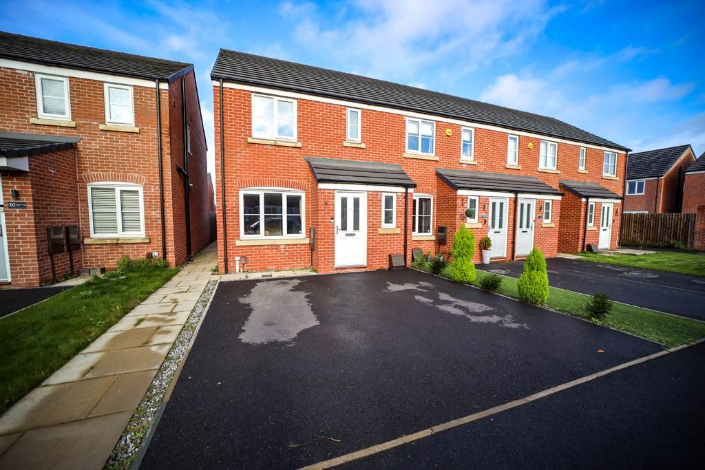 Scarborough Drive, NewtonLeWillows... 3 bed mews £195,000