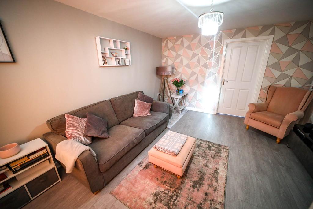 Scarborough Drive, NewtonLeWillows... 3 bed mews £195,000