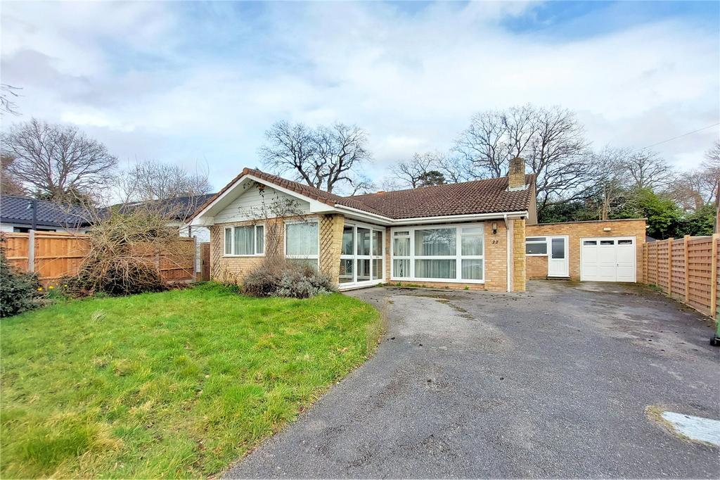 Birch Grove, Cobham, Surrey, KT11 3 bed bungalow for sale £975,000