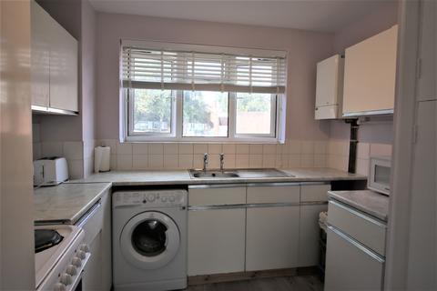 1 bedroom apartment for sale - Vicarage Fields, Walton-on-Thames, KT12