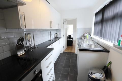 3 bedroom terraced house to rent - Leek Road, Stoke-on-Trent, ST4