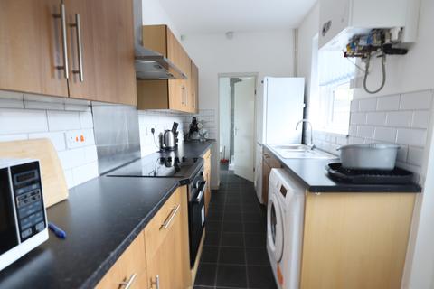 3 bedroom terraced house to rent - Thornton Road, Stoke-on-Trent, ST4