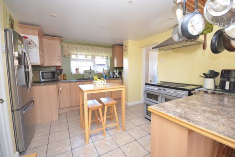 16 Brooklands Road, Farnham, GU9 9BP