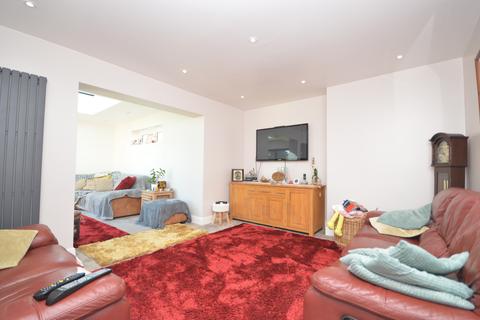 16 Brooklands Road, Farnham, GU9 9BP