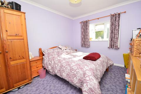16 Brooklands Road, Farnham, GU9 9BP