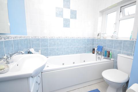 16 Brooklands Road, Farnham, GU9 9BP