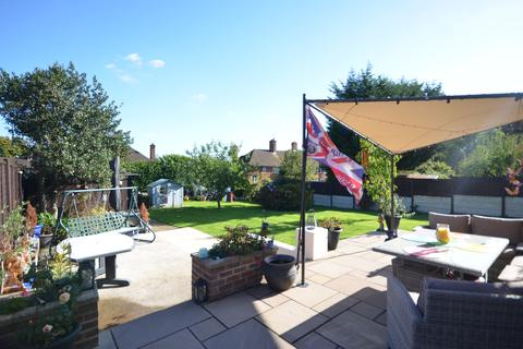 16 Brooklands Road, Farnham, GU9 9BP