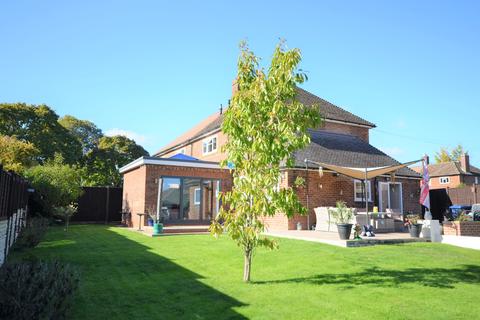 16 Brooklands Road, Farnham, GU9 9BP
