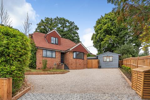 4 bedroom detached house for sale - Woodside Close, Chiddingfold, Godalming, Surrey, GU8
