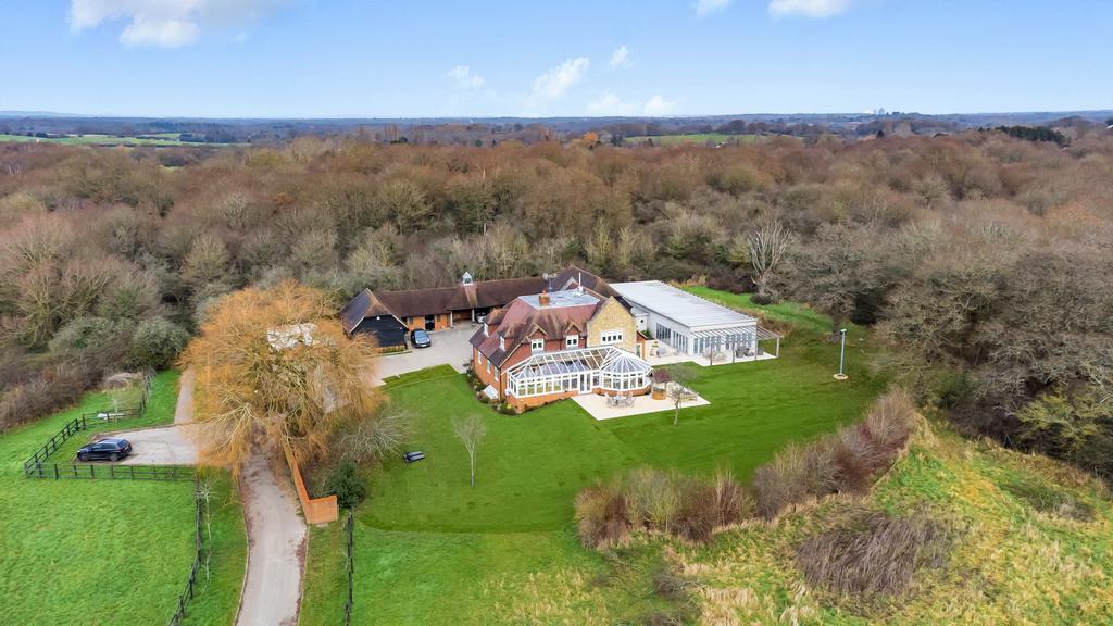 Backside Common, Wood Street Village, Guildford, Surrey, GU3 5 bed