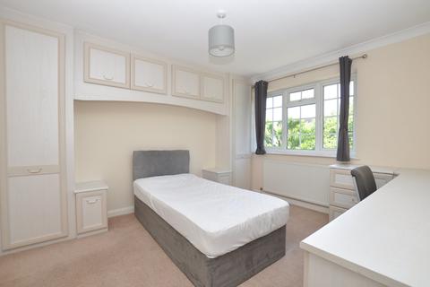 14 Bridgehill Close, Guildford, GU2 8BA