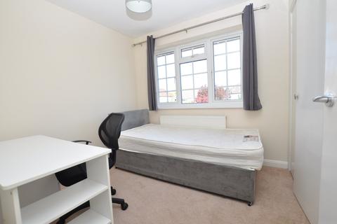 14 Bridgehill Close, Guildford, GU2 8BA