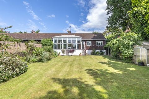 5 bedroom bungalow for sale - Littleton Lane, Guildford, Surrey, GU3