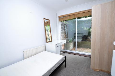 46 Cabell Road, Guildford, GU2 8JF