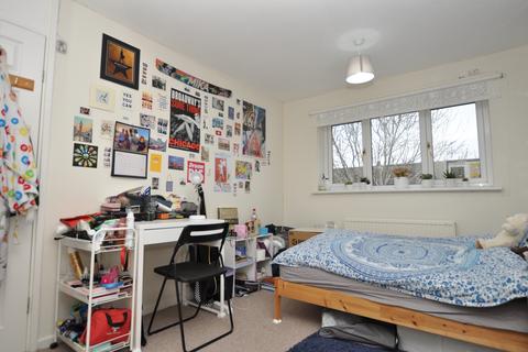 15 Park Barn Drive, Guildford, GU2 8EP