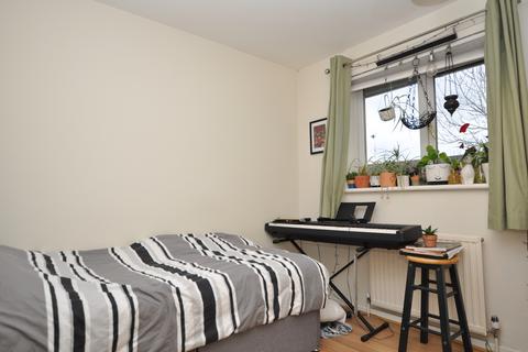 15 Park Barn Drive, Guildford, GU2 8EP
