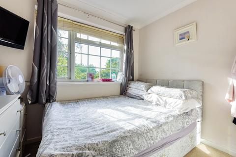 18 Ecob Close, Guildford, GU3 3HP
