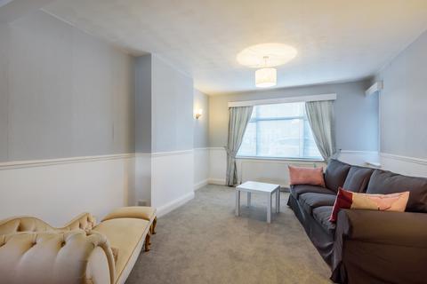 21 Manor Crescent, Guildford, GU2 9NF