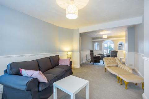 21 Manor Crescent, Guildford, GU2 9NF