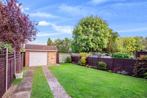 21 Manor Crescent, Guildford, GU2 9NF