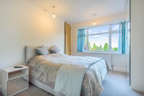 21 Manor Crescent, Guildford, GU2 9NF