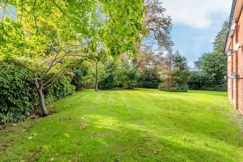 9 Cedars Court, Guildford, GU1 1YZ