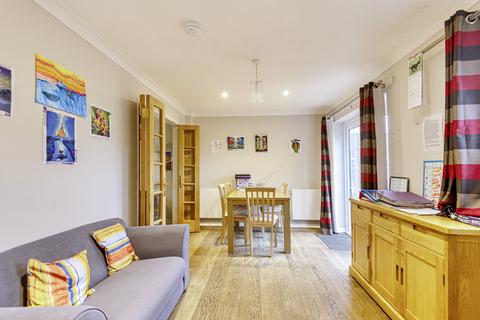4 bedroom end of terrace house for sale - Ecob Close, Guildford, Surrey, GU3
