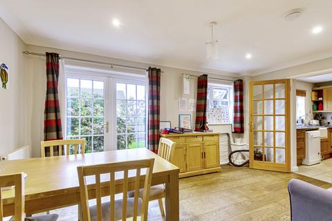 14 Ecob Close, Guildford, GU3 3HP