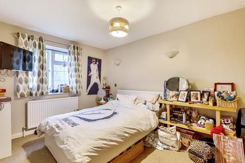 14 Ecob Close, Guildford, GU3 3HP