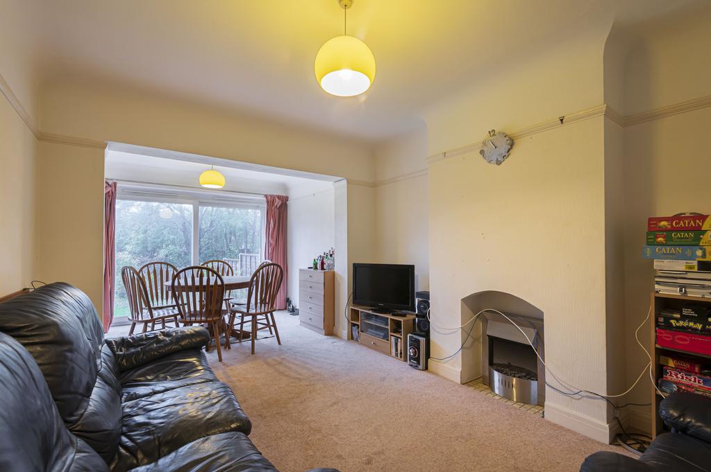 Beckingham Road, Guildford, Surrey, GU2 3 bed semidetached house for