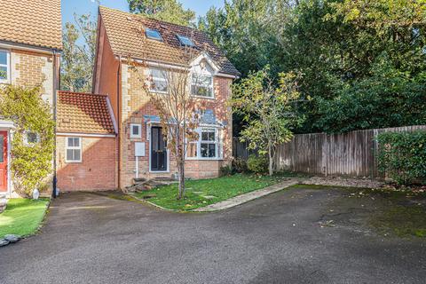 15 Cater Gardens, Guildford, GU3 3BY