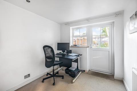 15 Cater Gardens, Guildford, GU3 3BY